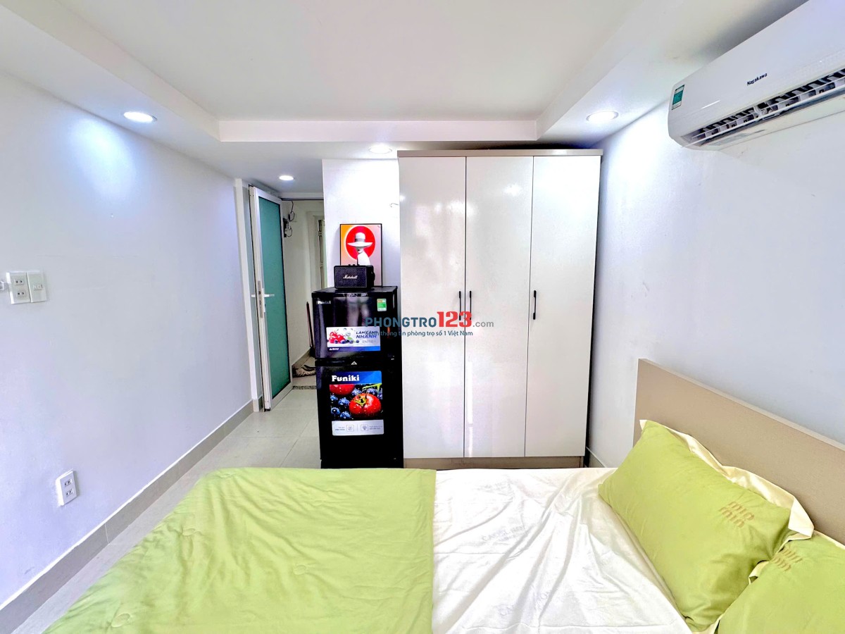 Cho Thuê Phòng Bancony Tách Bếp Ngay Khu Phan Xích Long Q Phú Nhuận