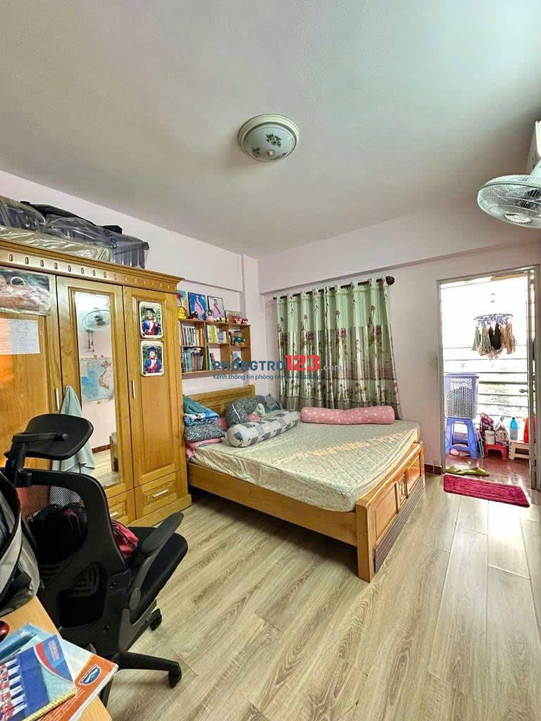 Chung cư 10A Trần Nhật Duật, Q1: 72m2, 2p ngủ, có nội thất, 11tr