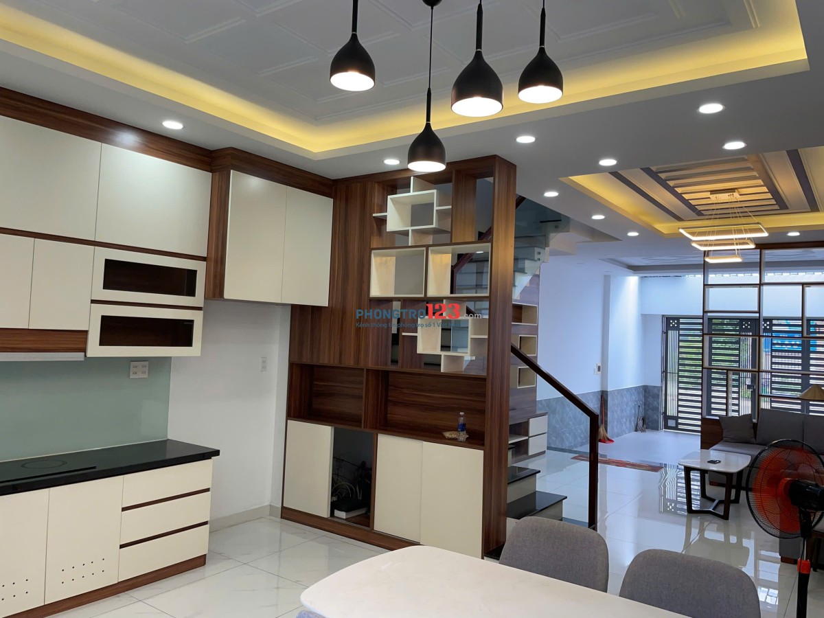 Nhà nguyên căn Q7 – 1 trệt 3 lầu, 265m², có điều hòa, khu dân trí cao, yên tĩnh