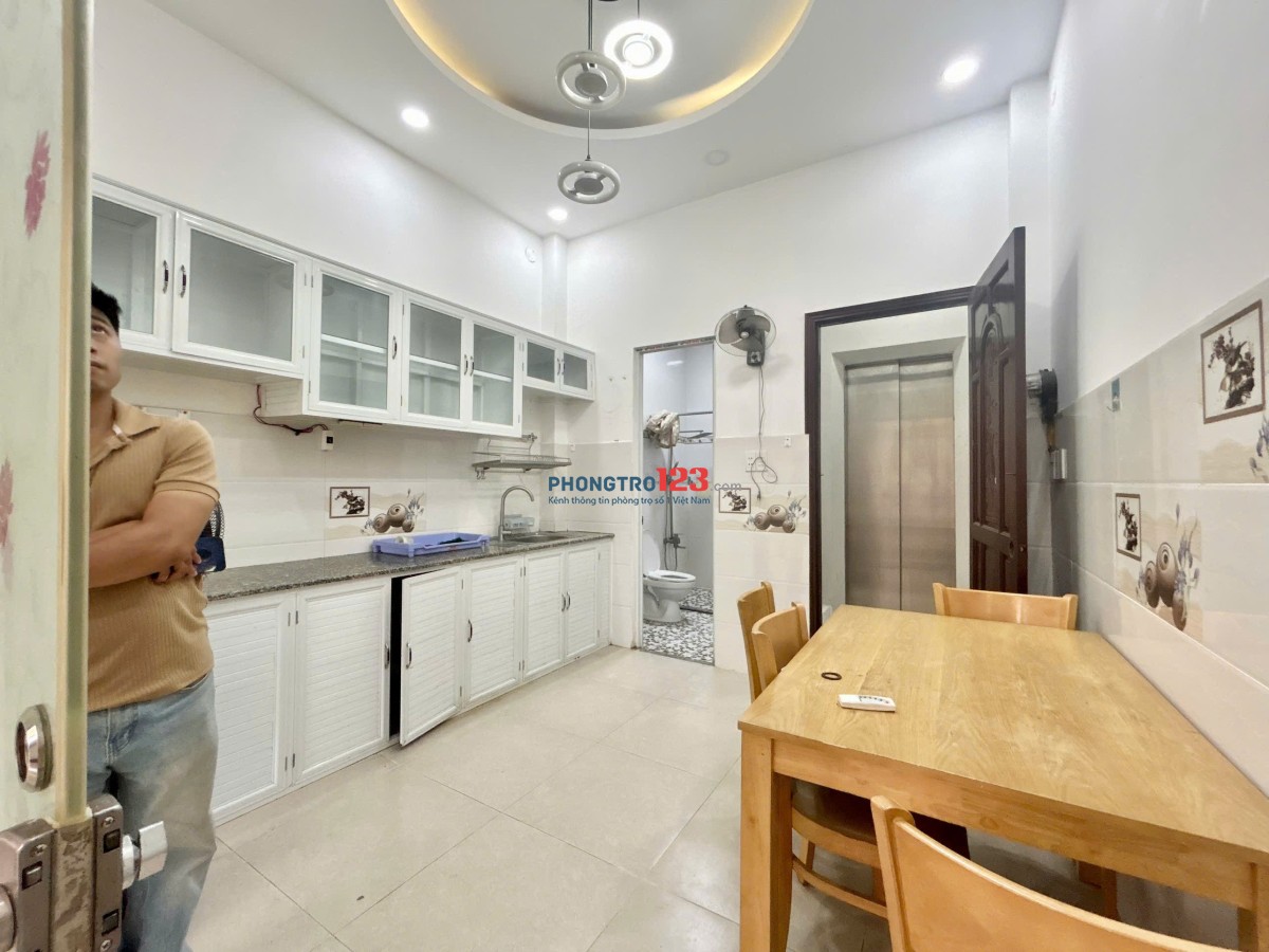 Cho Thuê 1PN Tách Bếp, Ban Công Rộng 40m2, Phan Đăng Lưu - Gần Phan Xích Long, Giáp Bình Thạnh