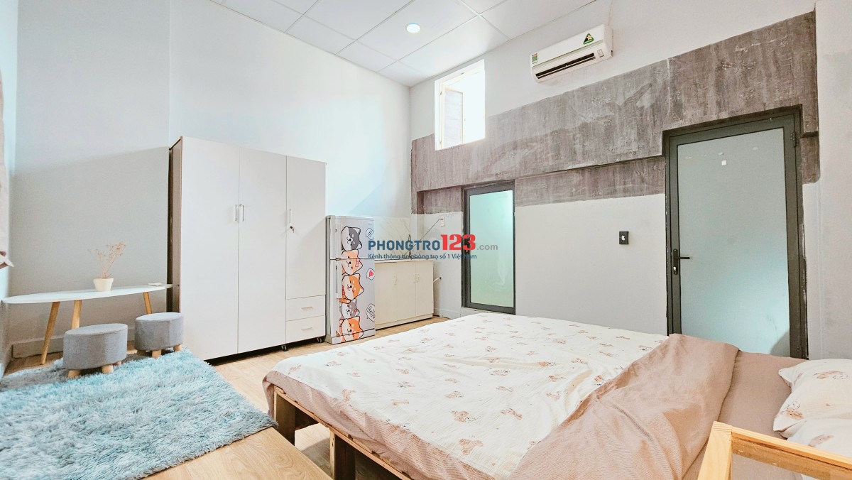 Phòng full nội thất ngay tầng trệt, dàn bếp cực to, kế bên Hutech UVK