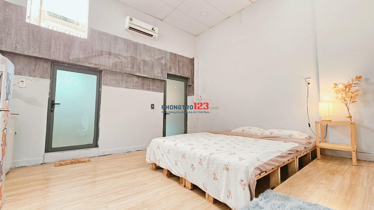 Phòng full nội thất ngay tầng trệt, dàn bếp cực to, kế bên Hutech UVK
