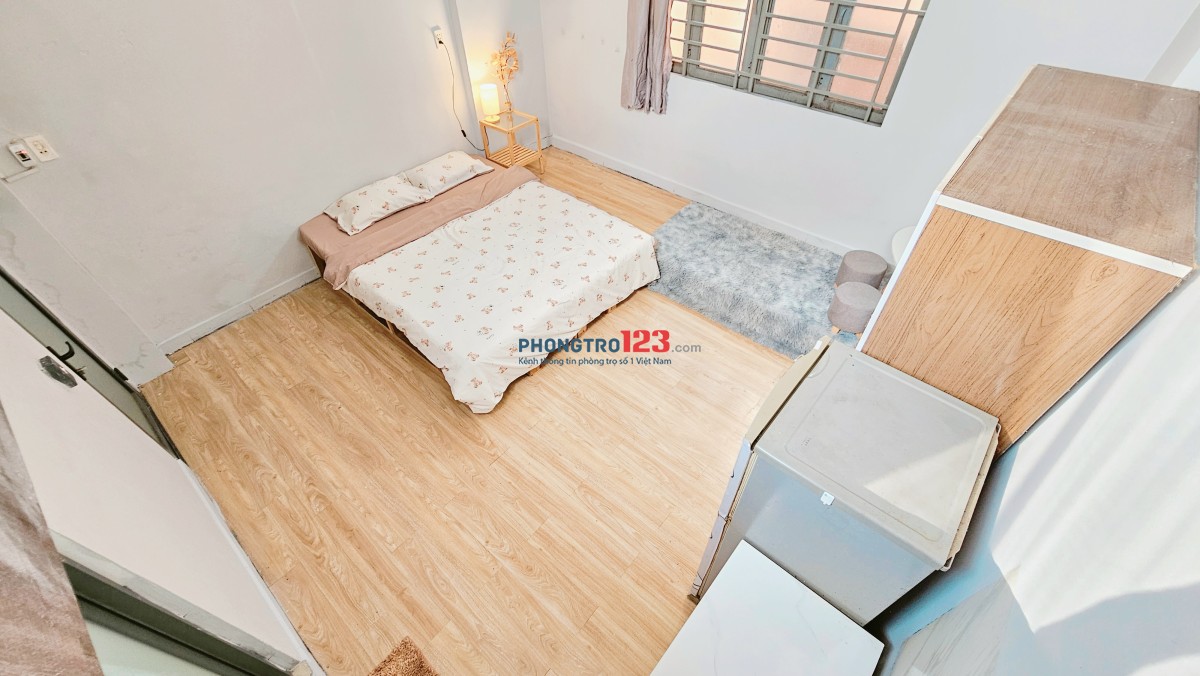 Phòng full nội thất ngay tầng trệt, dàn bếp cực to, kế bên Hutech UVK