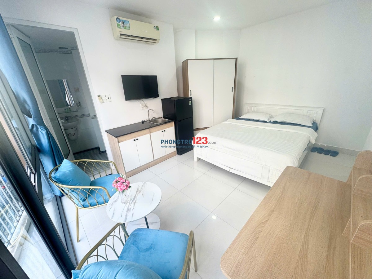 Thuê phòng Full NT Ban công lớn Bùi Văn Thêm, Phú Nhuận gần Ngã tư Phú Nhuận, tiện đi Sân bay gần Q1