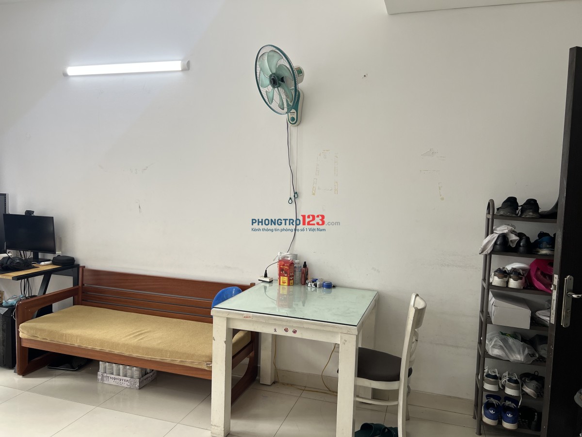 Ở ghép căn chung cư diện tích 60m2, Lạc Long Quân, Q11