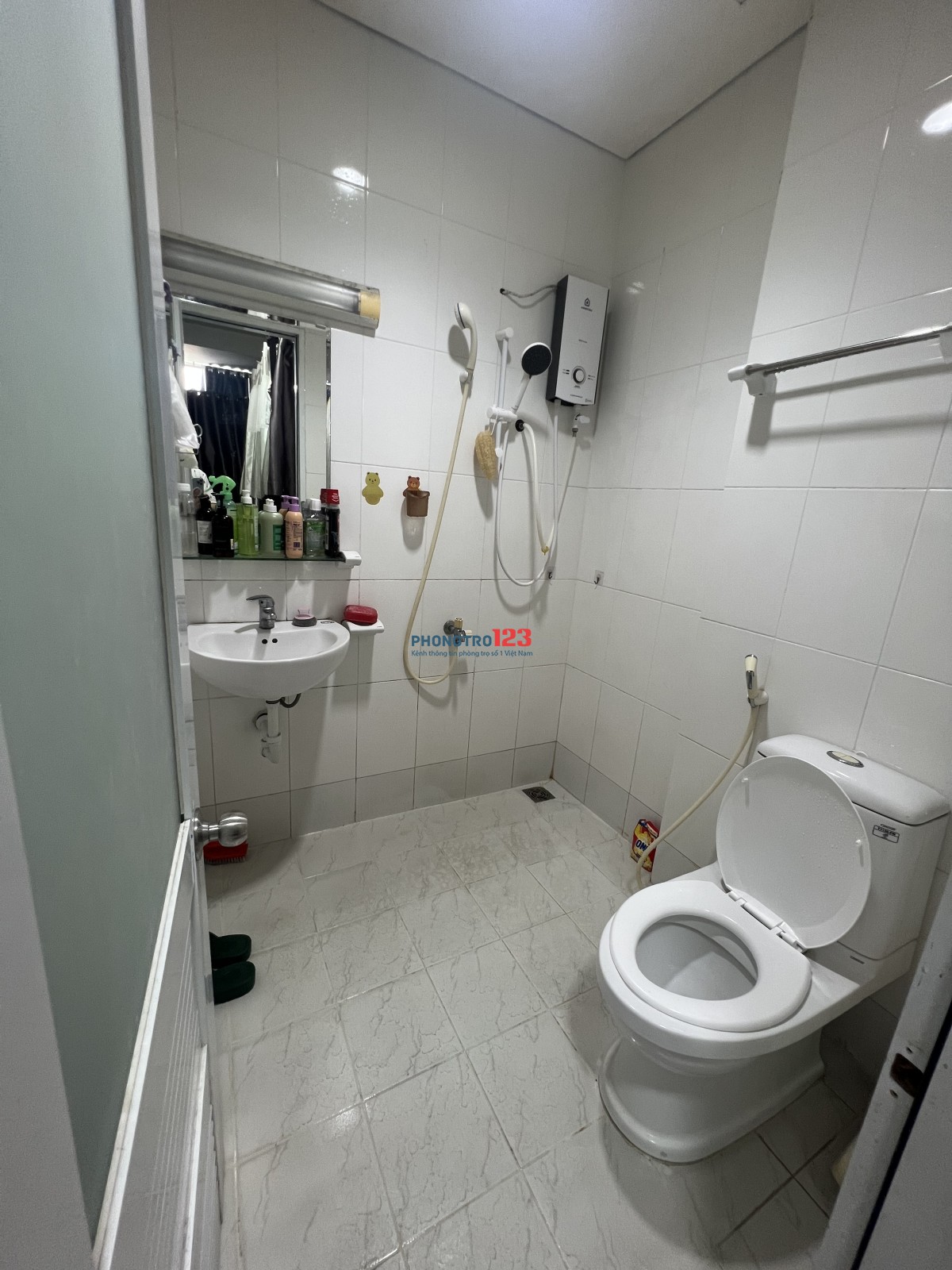 Ở ghép căn chung cư diện tích 60m2, Lạc Long Quân, Q11