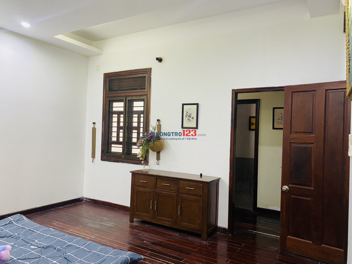 TRỐNG PHÒNG RỘNG CÓ BAN CÔNG NGAY ĐH TÔN ĐỨC THẮNG