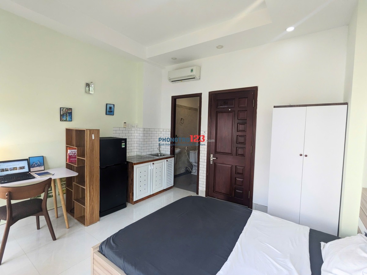 Phòng Ban Công, full nội thất, view Landmark - Nguyễn Hữu Cảnh, Bình Thạnh gần q1, q3, q2, Phú Nhuận