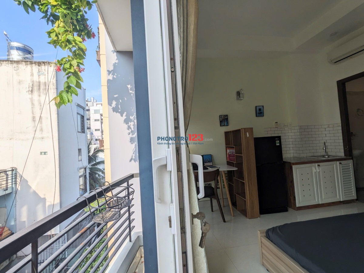 Phòng Ban Công, full nội thất, view Landmark - Nguyễn Hữu Cảnh, Bình Thạnh gần q1, q3, q2, Phú Nhuận