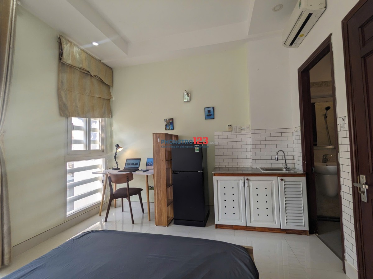 Phòng Ban Công, full nội thất, view Landmark - Nguyễn Hữu Cảnh, Bình Thạnh gần q1, q3, q2, Phú Nhuận