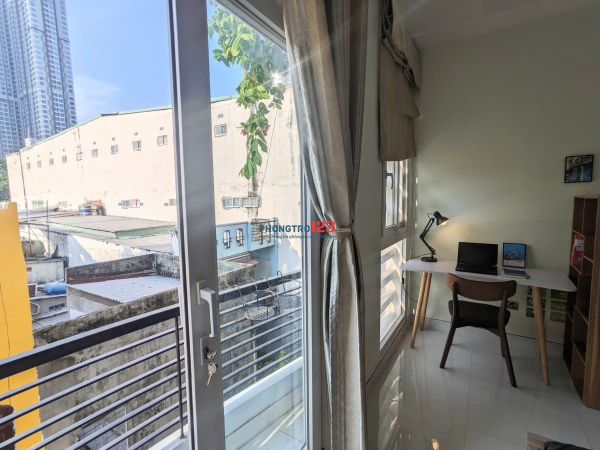 Phòng Ban Công, full nội thất, view Landmark - Nguyễn Hữu Cảnh, Bình Thạnh gần q1, q3, q2, Phú Nhuận