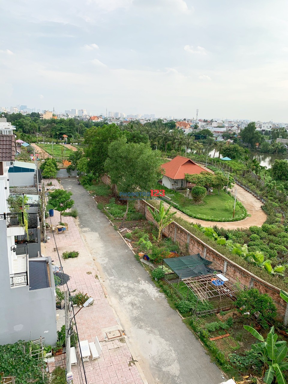 Cho thuê phòng 35m2 cách Gigamall Phạm Văn Đồng 2km