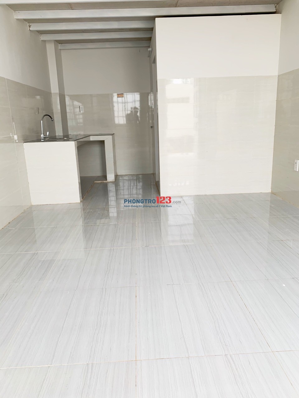 Cho thuê phòng 35m2 cách Gigamall Phạm Văn Đồng 2km