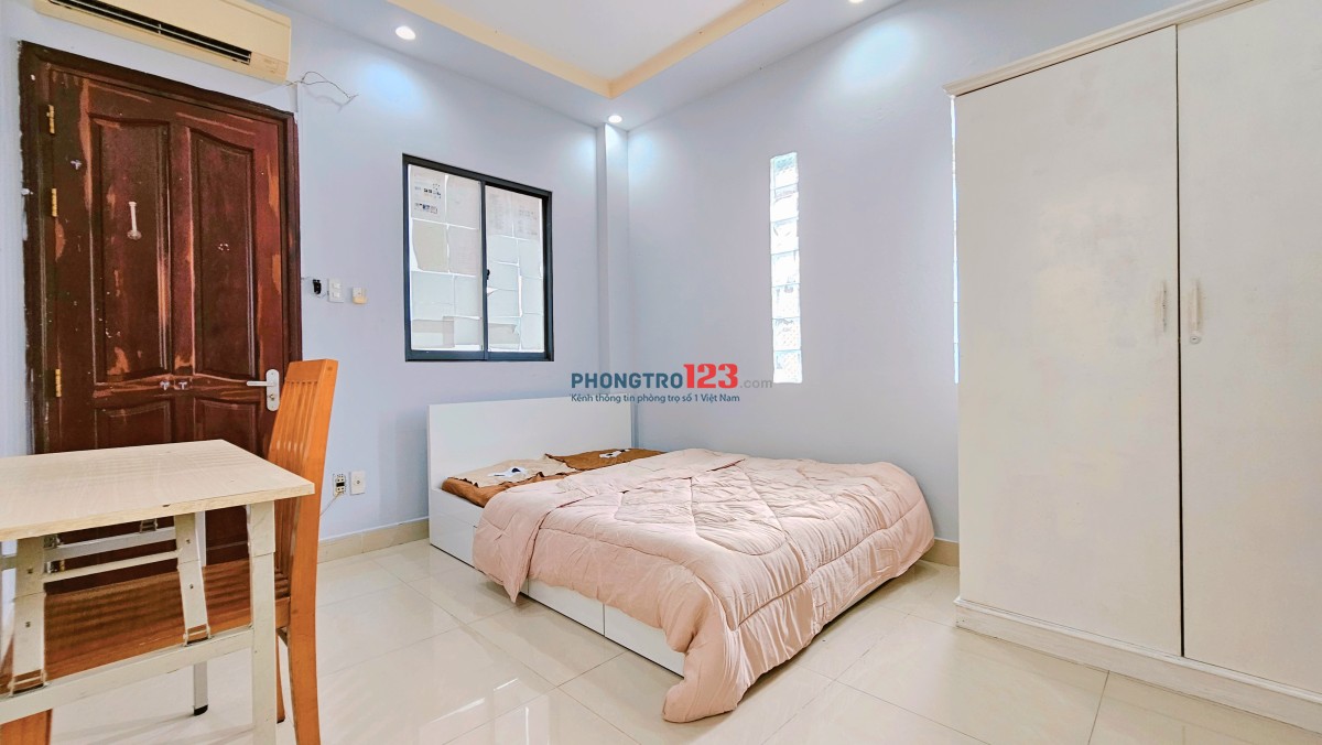 CÒN 2 phòng full nội thất y như hình, cửa sổ to, ngay Hàng Xanh, Thị Nghè !