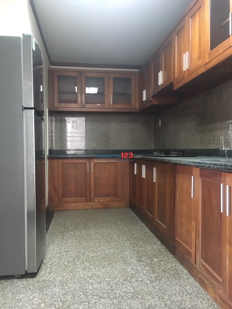 Cho thuê gấp phòng 2,5tr/th, ở 187a lê văn lương, chung cư hoàng anh gold house.