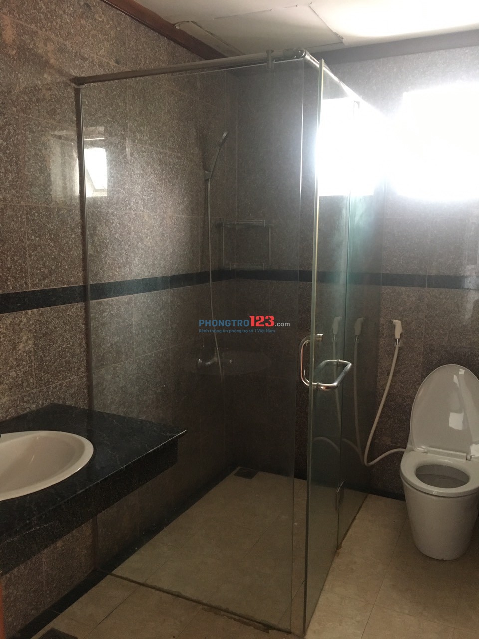 Cho thuê gấp phòng 2,5tr/th, ở 187a lê văn lương, chung cư hoàng anh gold house.