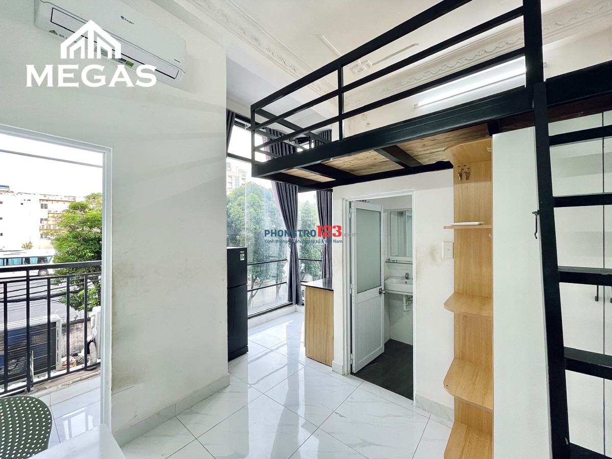 Cho thuê căn hộ có gác , ban công lớn nằm ngay tại đầu đường Lê Tấn Quốc quận Tân Bình
