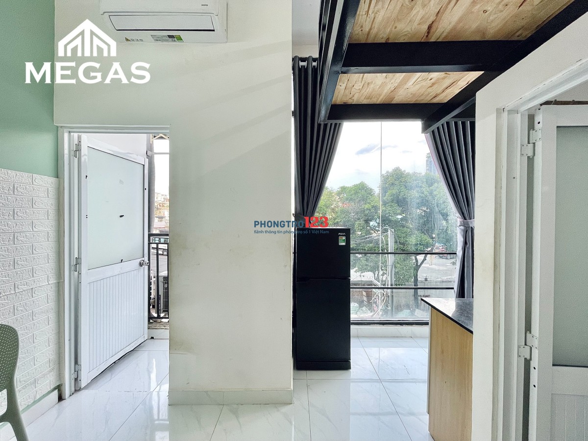 Cho thuê căn hộ có gác , ban công lớn nằm ngay tại đầu đường Lê Tấn Quốc quận Tân Bình