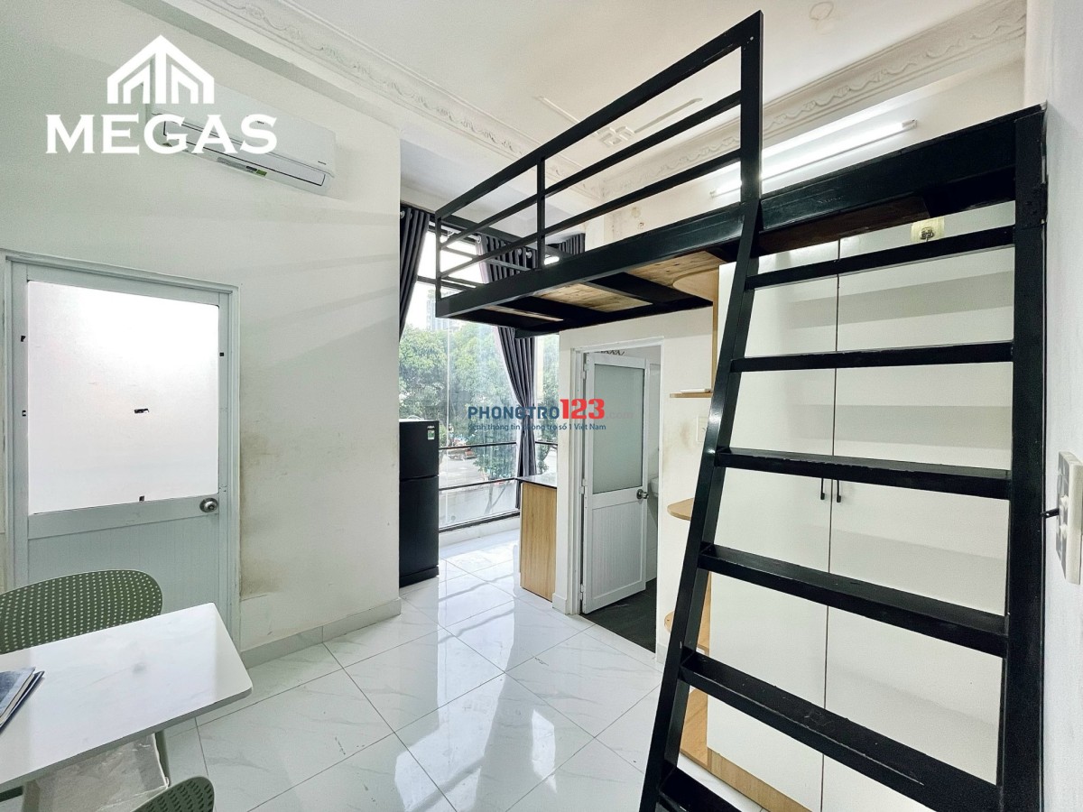 Cho thuê căn hộ có gác , ban công lớn nằm ngay tại đầu đường Lê Tấn Quốc quận Tân Bình