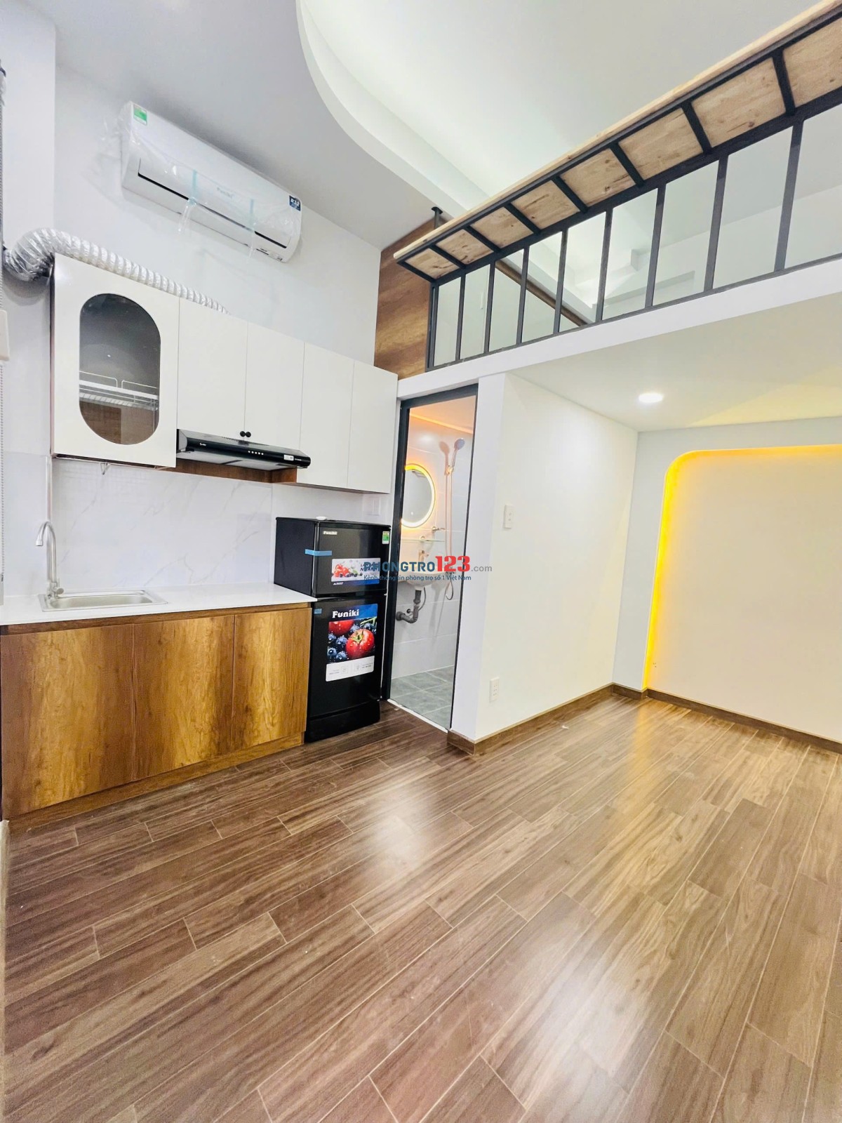Phòng có gác full nội thất tại đường Hiệp Nhất tại ngã tư bảy hiền