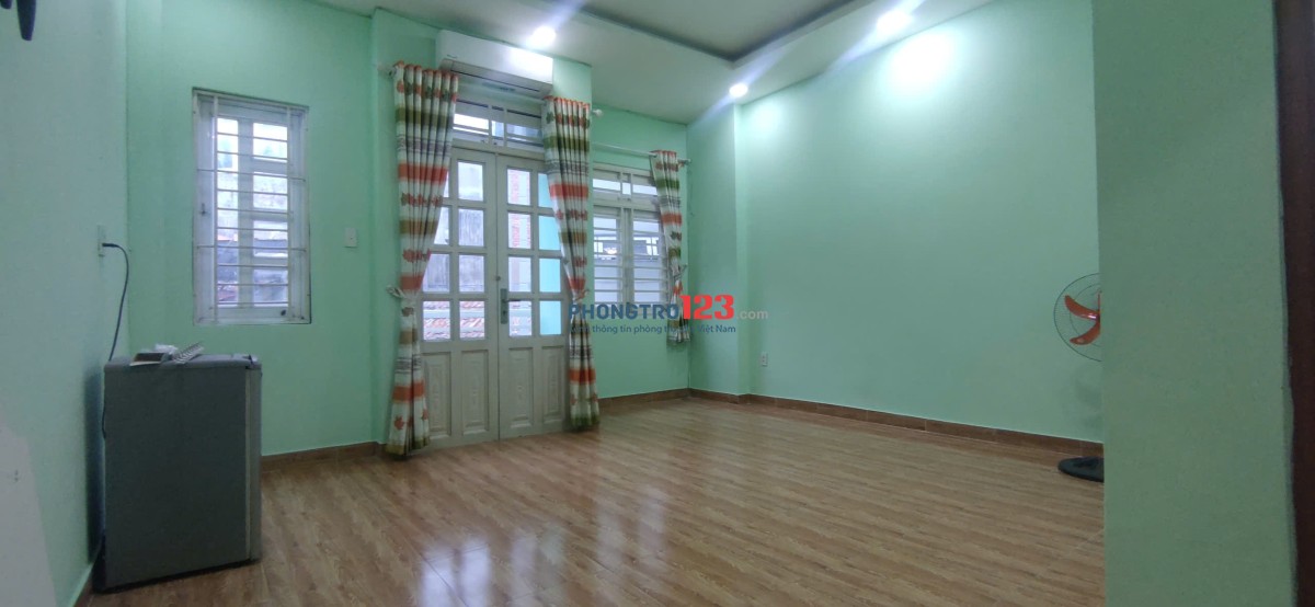 Phòng trọ trung tâm Quận 1 rộng 35m2 đủ tiện nghi - giá tốt