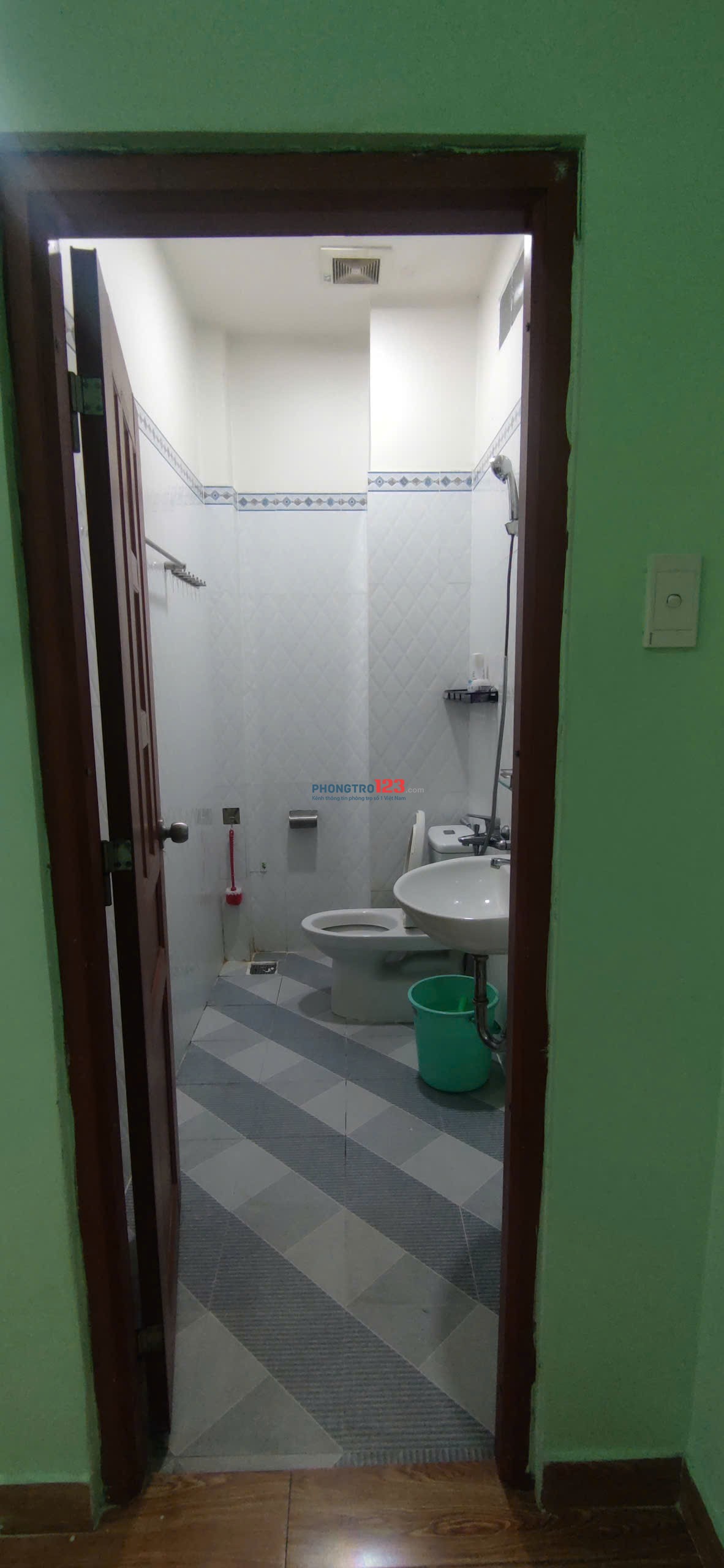 Phòng trọ trung tâm Quận 1 rộng 35m2 đủ tiện nghi - giá tốt