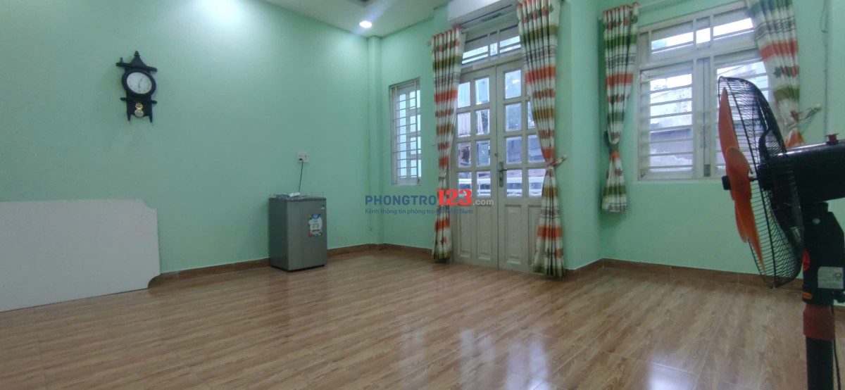 Phòng trọ trung tâm Quận 1 rộng 35m2 đủ tiện nghi - giá tốt