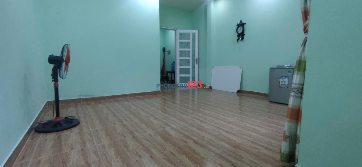 Phòng trọ trung tâm Quận 1 rộng 35m2 đủ tiện nghi - giá tốt