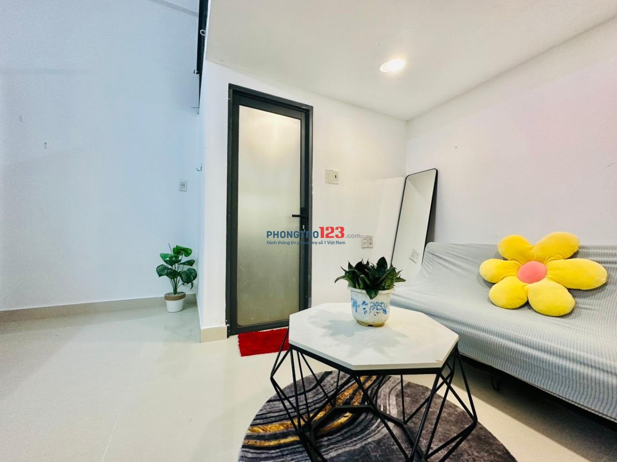 Phòng rộng 40m², full nội thất cơ bản, có ban công – Quận Tân Phú, giá 4.2 triệu/