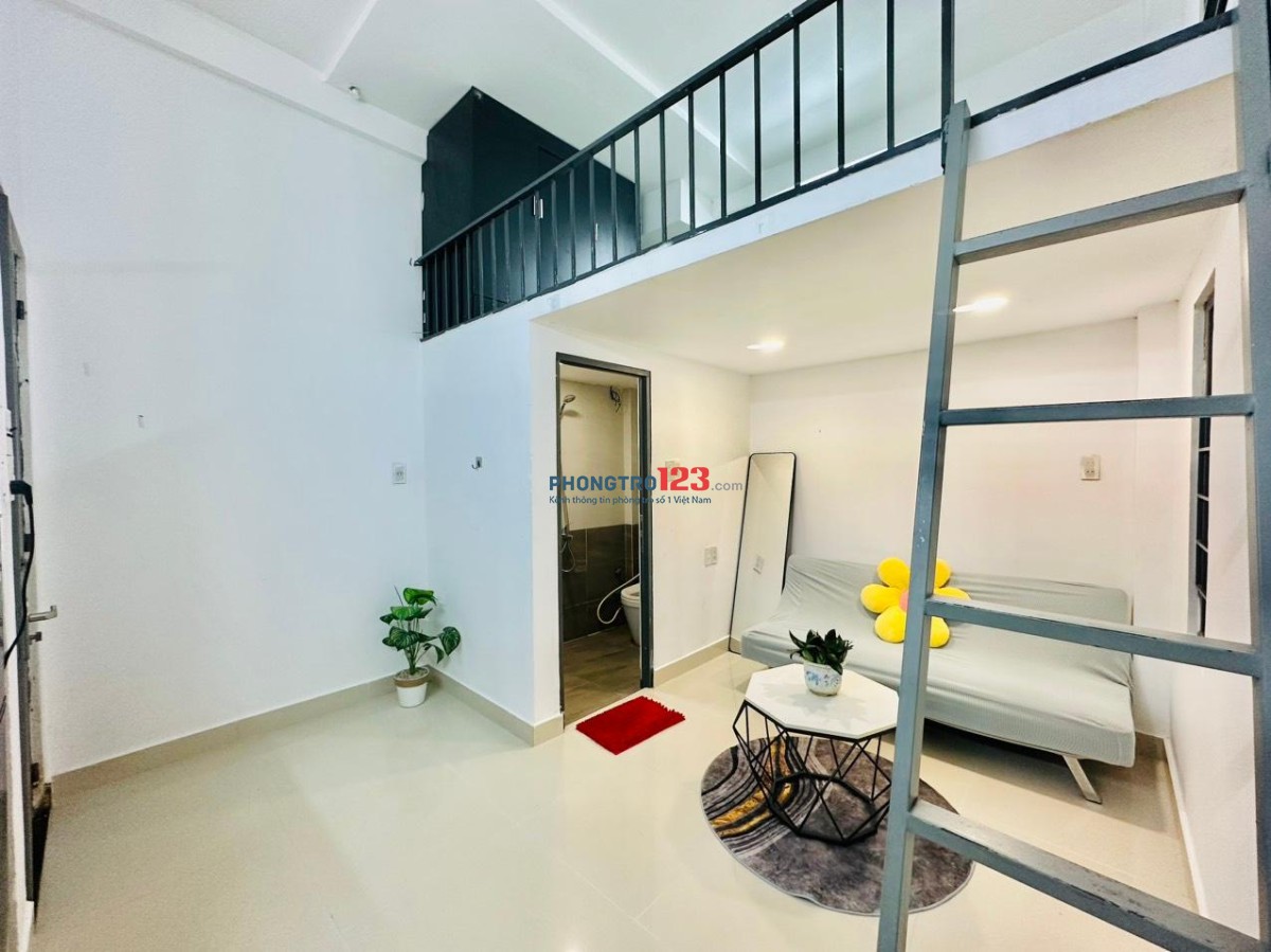Phòng rộng 40m², full nội thất cơ bản, có ban công – Quận Tân Phú, giá 4.2 triệu/