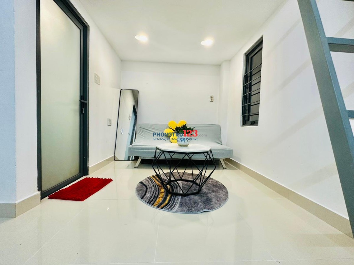Phòng rộng 40m², full nội thất cơ bản, có ban công – Quận Tân Phú, giá 4.2 triệu/