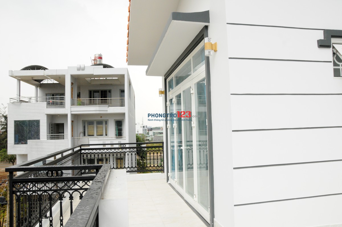 PHÒNG VIP gần ĐH FPT, TC- Marketing, HUTECH (ở ghép)