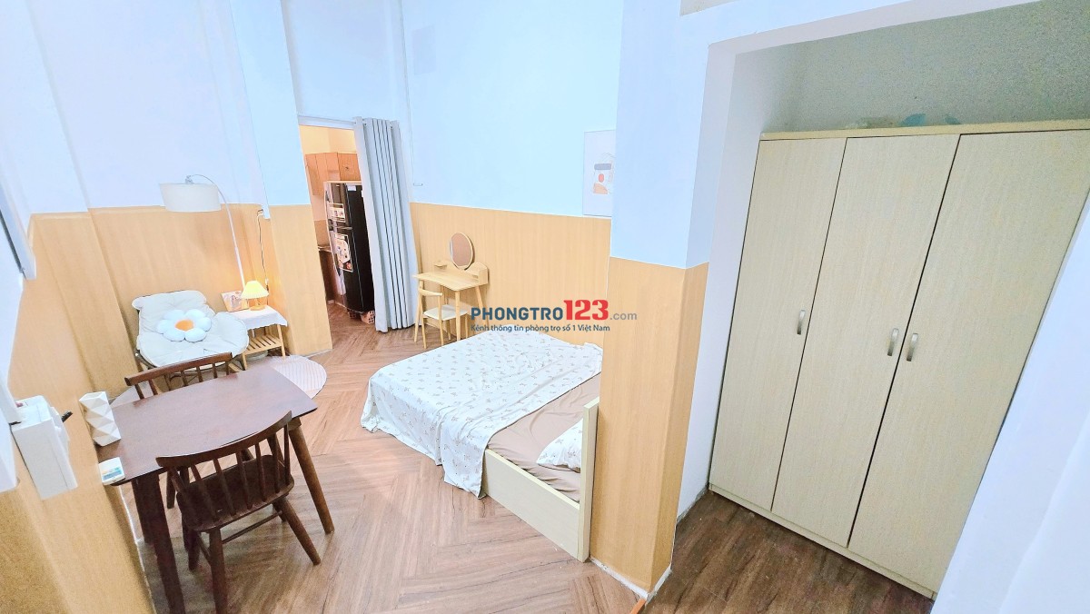 Studio chữa lành ! bếp tách PN, cửa sổ, có sân vườn chung, B.T !