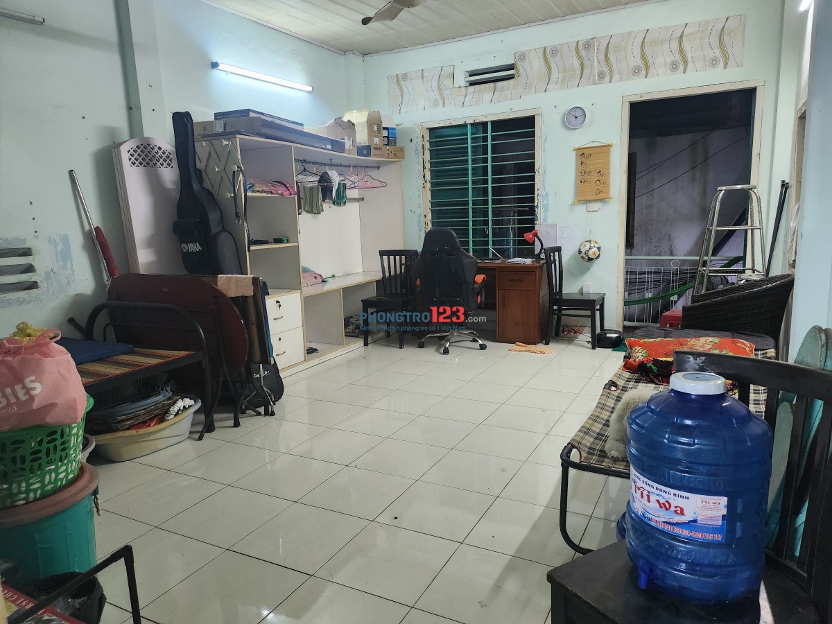 Cho mướn 2 phòng trọ, 1 phòng lớn 1 phòng nhỏ, 2 phòng đều trên lầu, chủ phòng trọ ở nhà dưới.