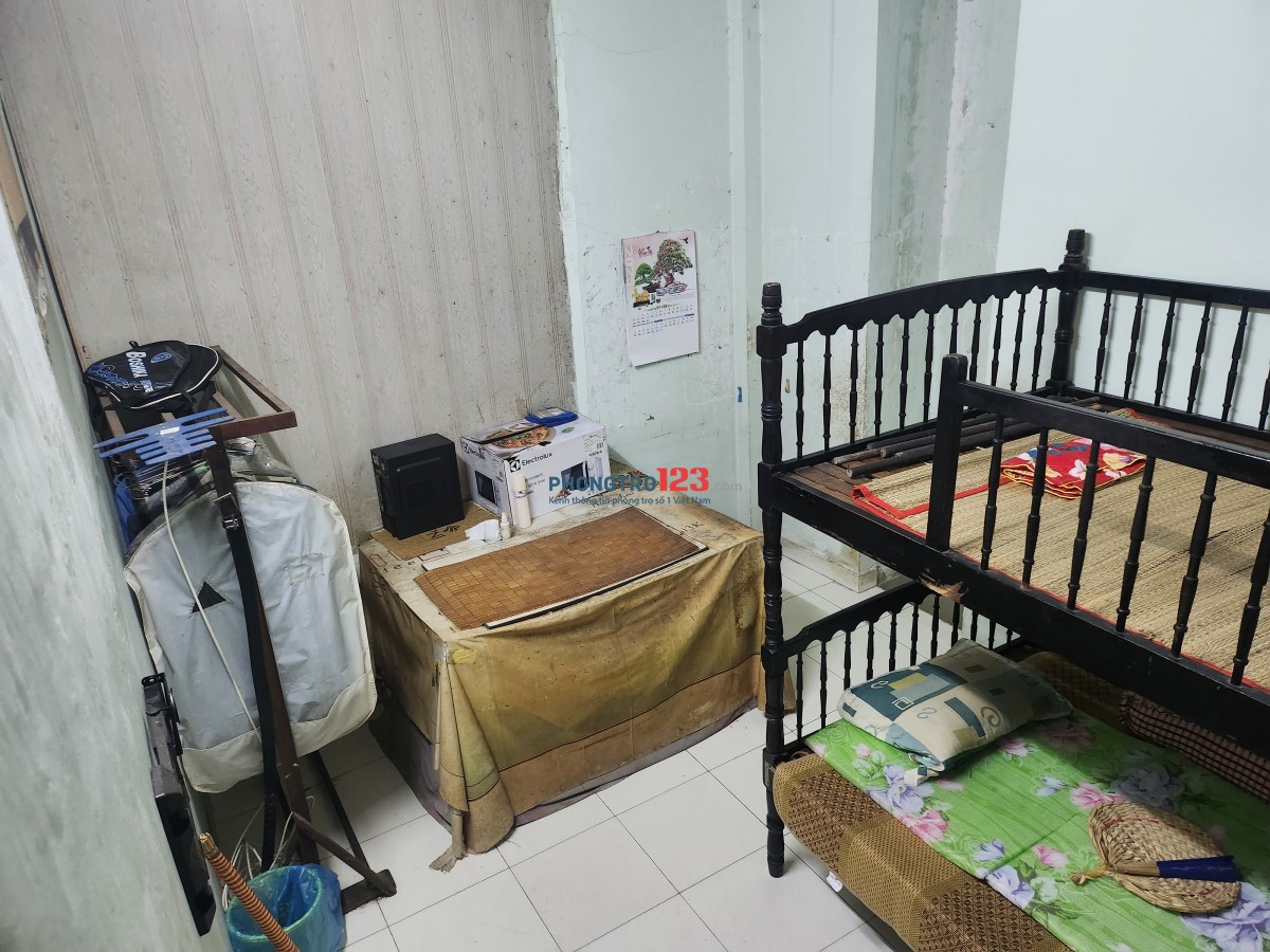 Cho mướn 2 phòng trọ, 1 phòng lớn 1 phòng nhỏ, 2 phòng đều trên lầu, chủ phòng trọ ở nhà dưới.