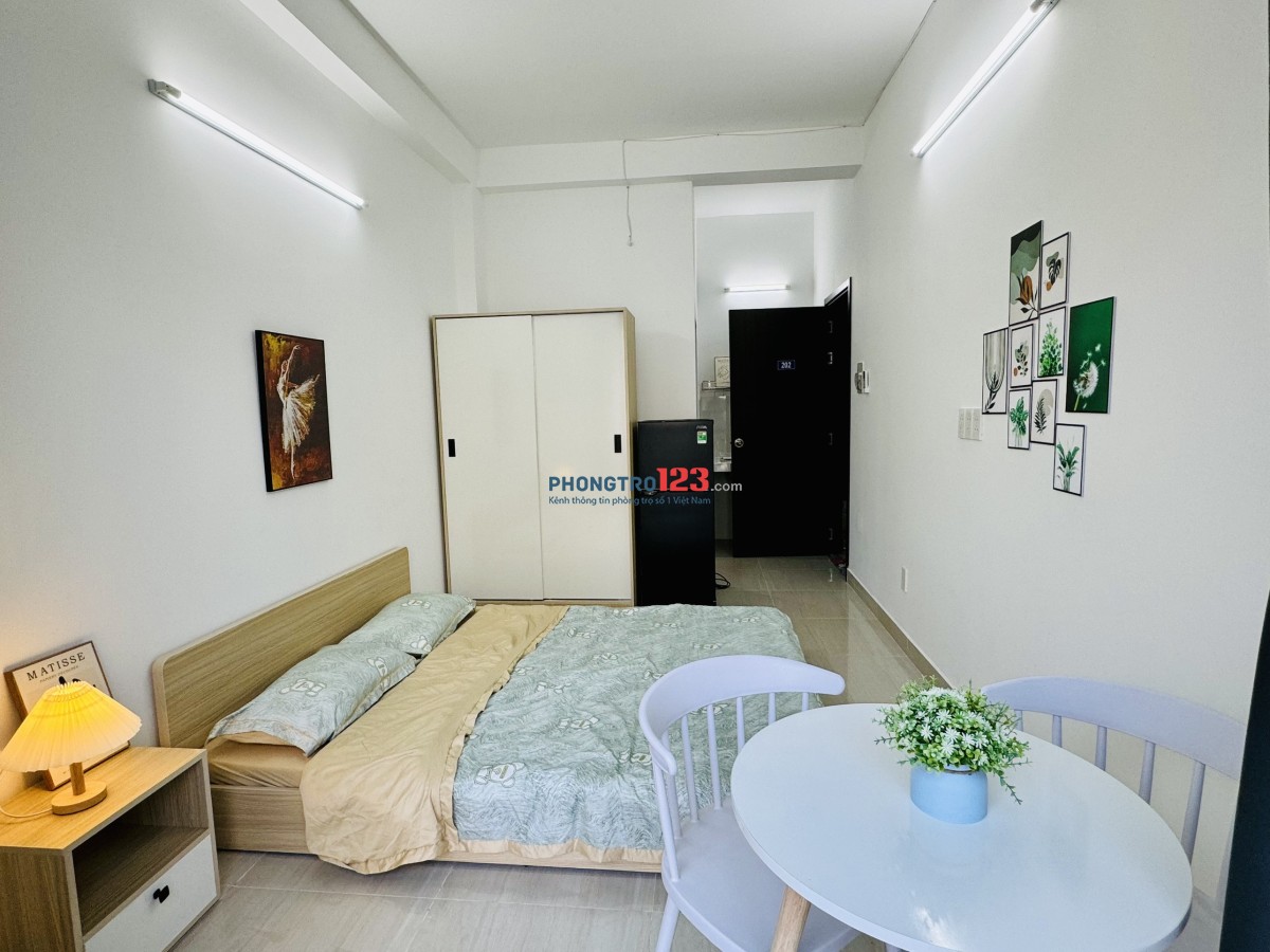 Cho thuê chdv Cát Lái 22m2 có ban công 4tr3 ở ngay được, có thang máy, tự do