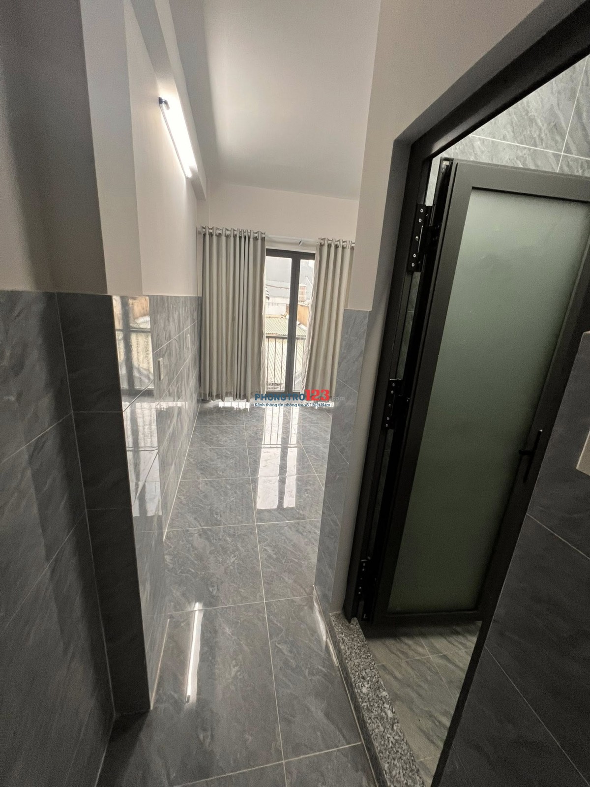 Cho thuê phòng trọ 15m2 đường Hòa Hưng - quận 10 ( phòng mới )
