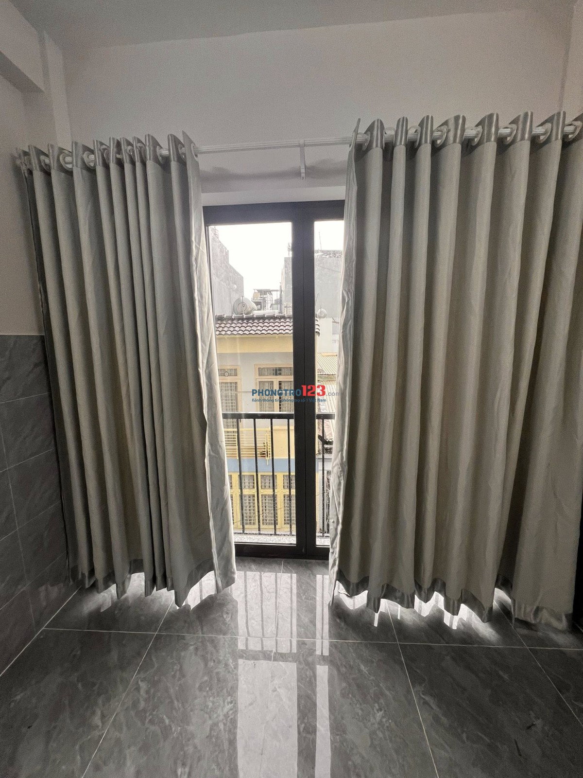 Cho thuê phòng trọ 15m2 đường Hòa Hưng - quận 10 ( phòng mới )