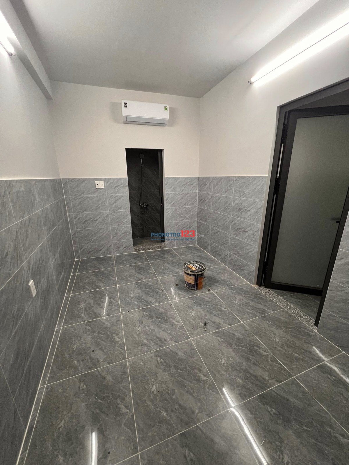 Cho thuê phòng trọ 15m2 đường Hòa Hưng - quận 10 ( phòng mới )