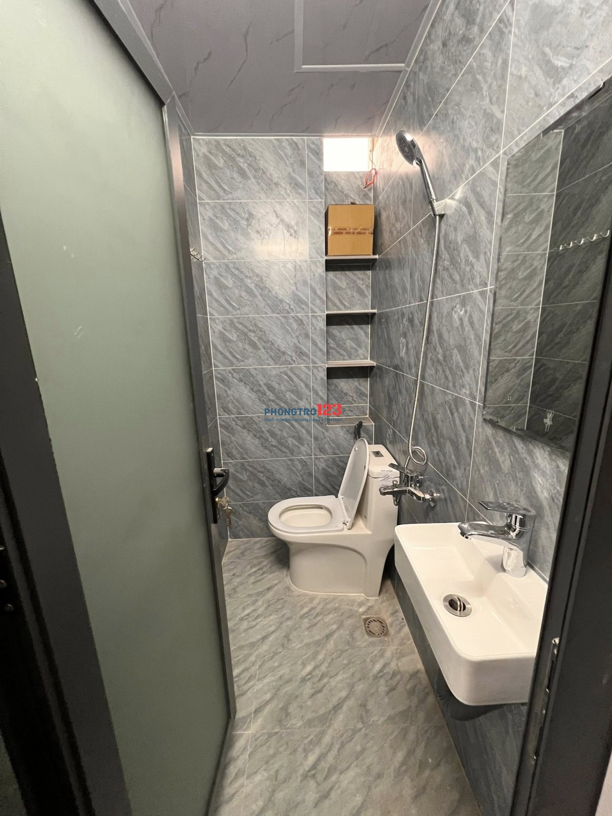 Cho thuê phòng trọ 15m2 đường Hòa Hưng - quận 10 ( phòng mới )