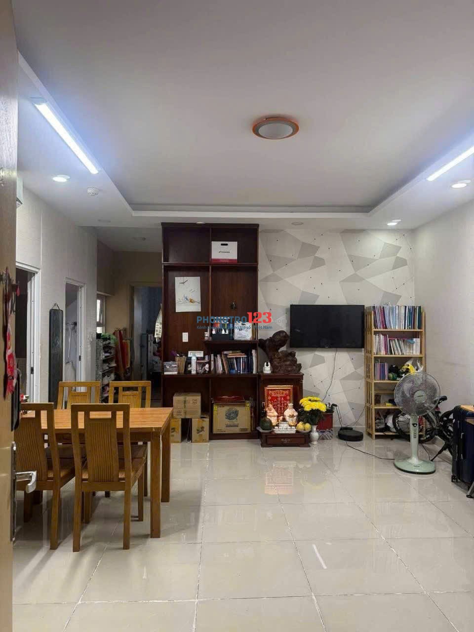 Chung cư Miếu Nổi, Vũ Huy Tân, BT: 77m2, 2p ngủ có ban công, 11tr.