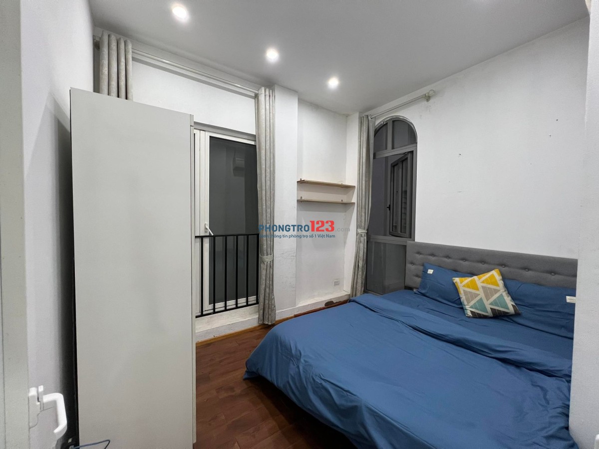 Cho thuê căn hộ 2 phòng ngủ ban công, máy giặt riêng 228 Âu Cơ