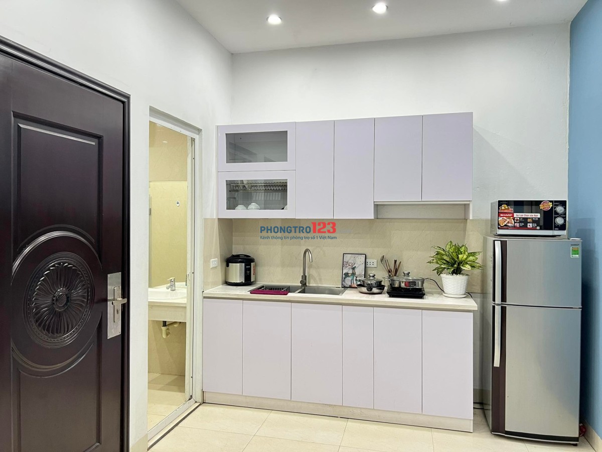 Cho thuê căn hộ 2 phòng ngủ ban công, máy giặt riêng 228 Âu Cơ