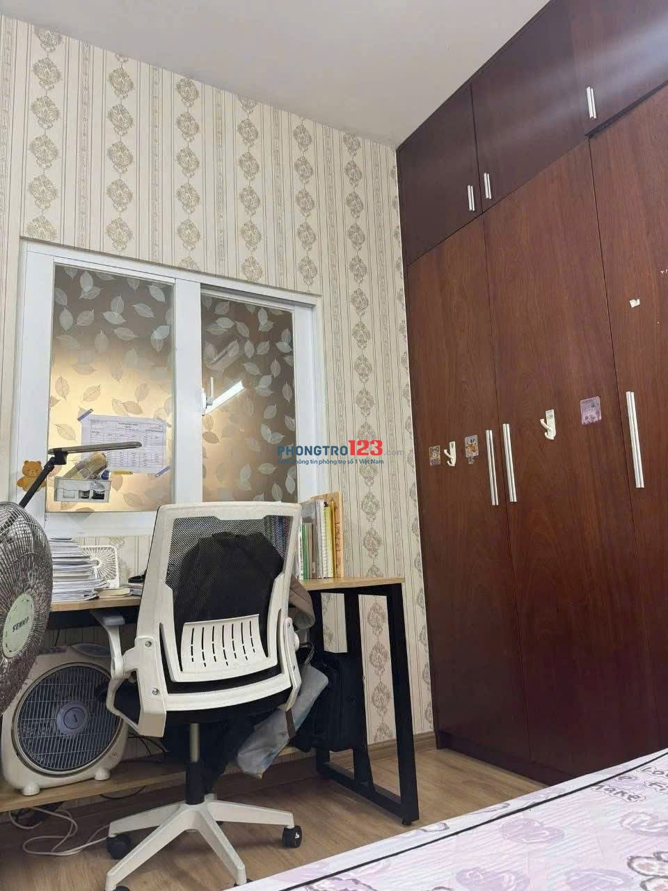 Chung cư Miếu Nổi, Vũ Huy Tân, BT: 77m2, 2p ngủ có ban công, 11tr.