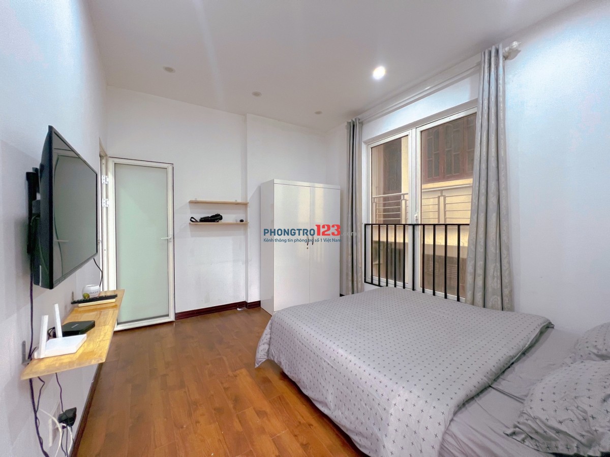 Căn hộ 1 phòng ngủ với balcony, máy giặt riêng tại 228 Âu Cơ