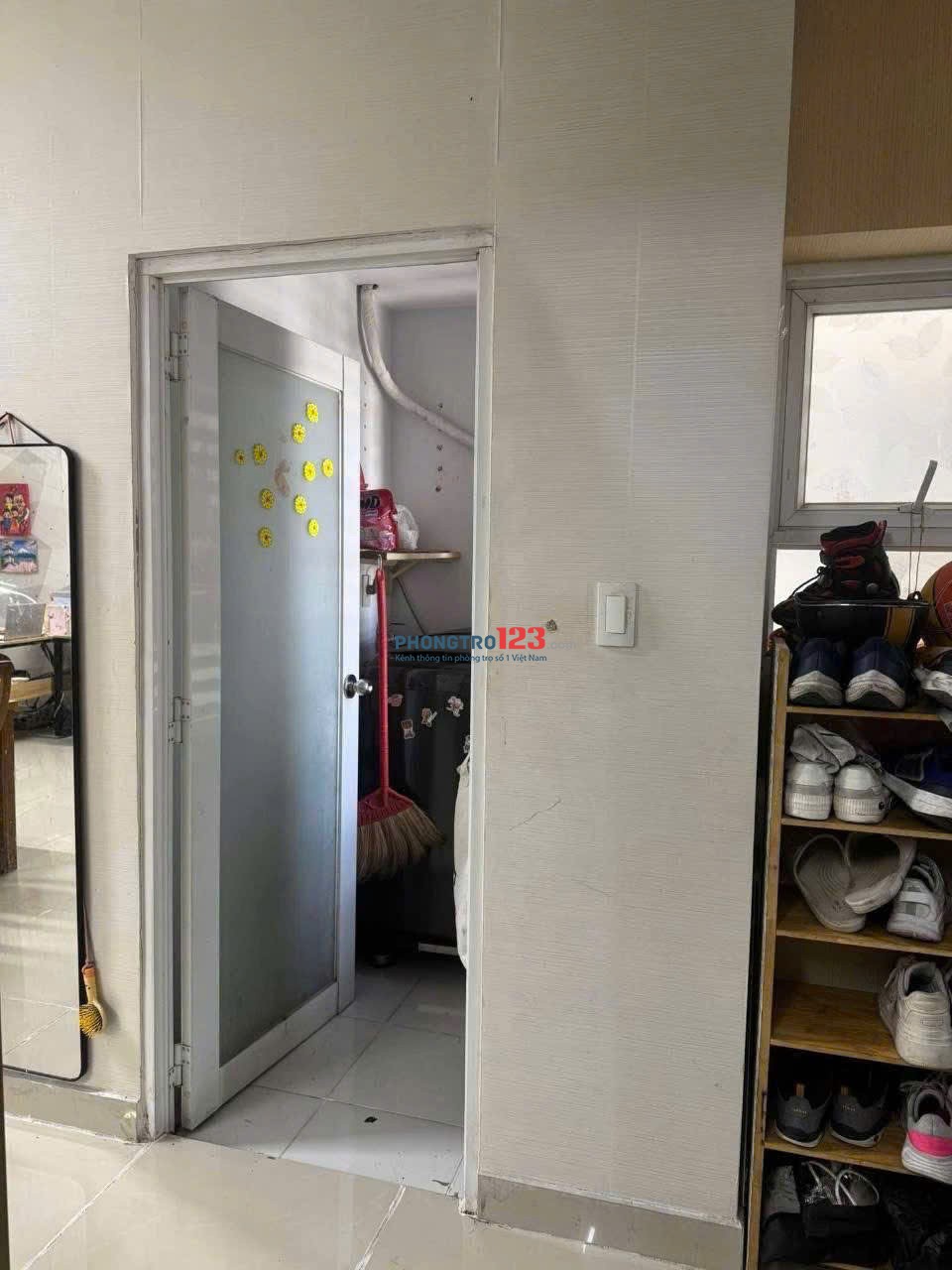 Chung cư Miếu Nổi, Vũ Huy Tân, BT: 77m2, 2p ngủ có ban công, 11tr.