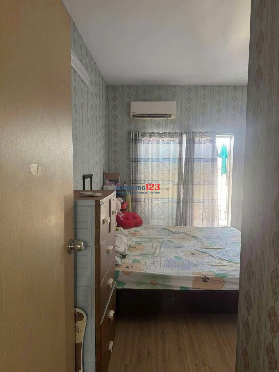 Chung cư Miếu Nổi, Vũ Huy Tân, BT: 77m2, 2p ngủ có ban công, 11tr.
