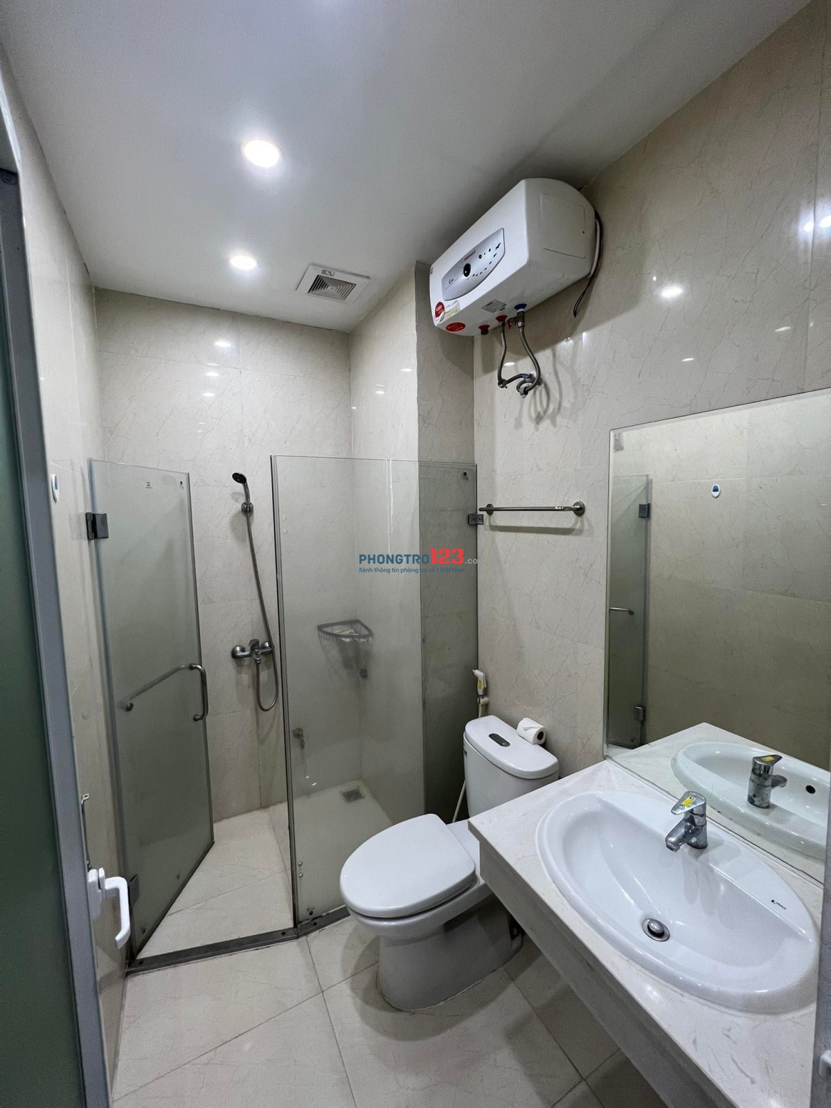 Căn hộ 1 phòng ngủ với balcony, máy giặt riêng tại 228 Âu Cơ
