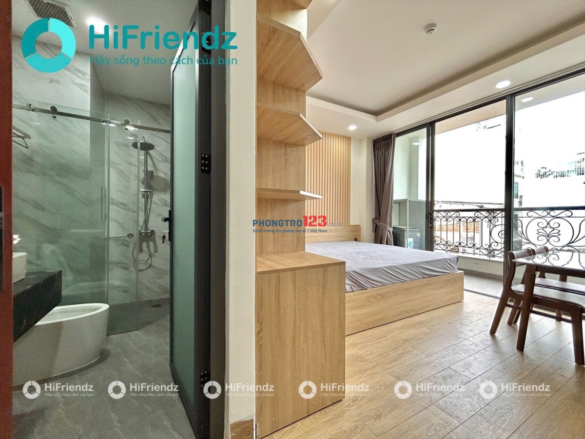 Studio ban công lớn thoáng mát nằm kế vincom cộng hòa