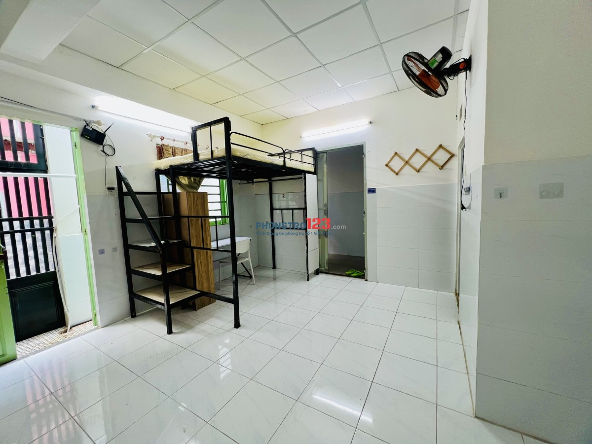 Chính chủ cho thuê phòng trọ full nội thất, đường Dương Quảng Hàm, gần đại học CN4 - Văn Lang